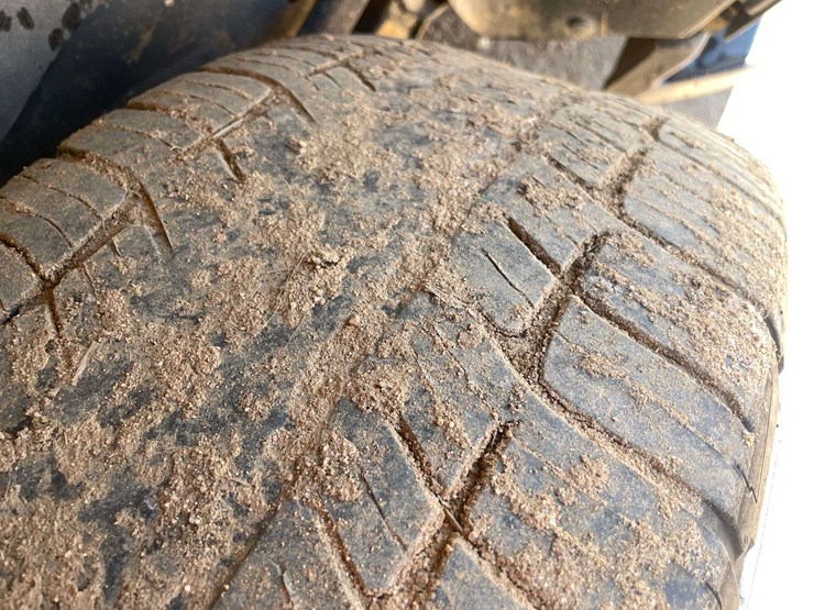 2011-chevrolet-tahoe-image-22