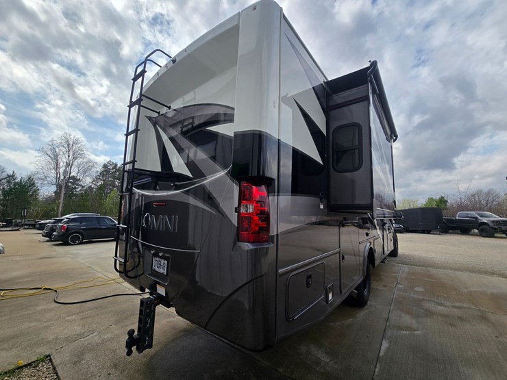 2020-ford-f550-image-12