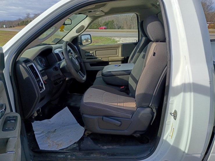 2012-dodge-1500-image-26