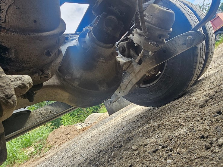 2012-peterbilt-384-image-111