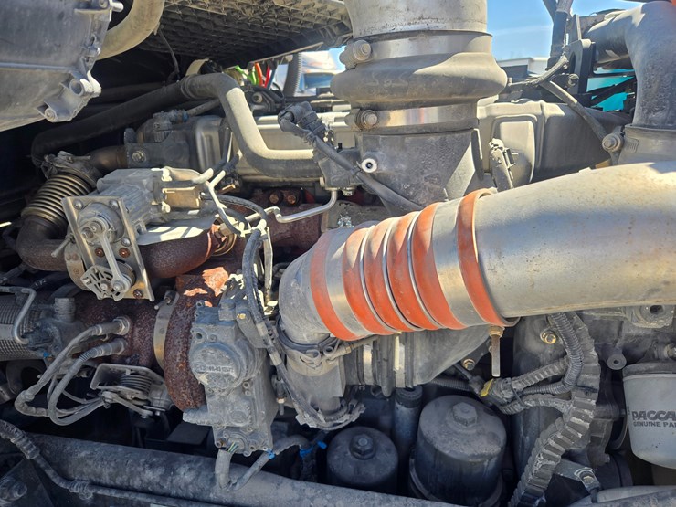 2016-peterbilt-579-image-40