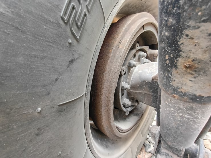 2009-freightliner-cascadia-125-image-95