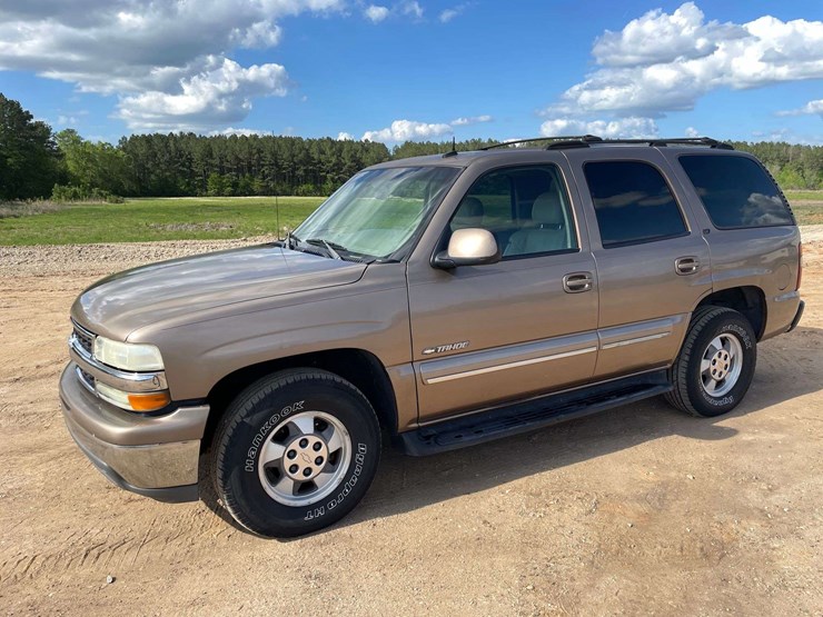 2003-chevrolet-tahoe-lt-image-1