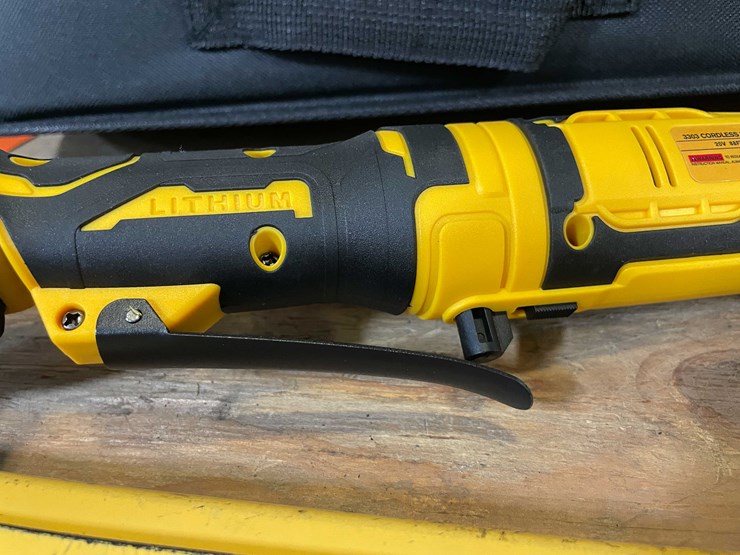 #2432-•-dewalt-style-cordless-ratchet-wrench-with-case-(pr12)-image-5