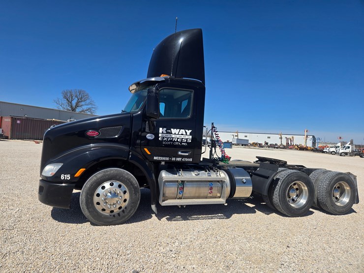 2016-peterbilt-579-image-5