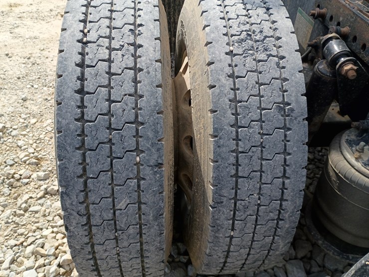 2009-freightliner-cascadia-125-image-94