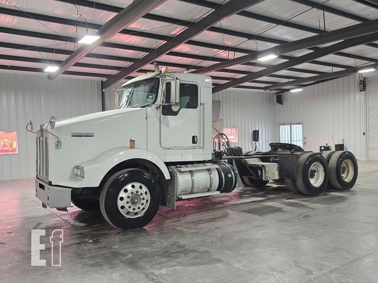2012-kenworth-t800-image-1