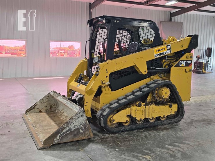 2020-caterpillar-249d-image-1