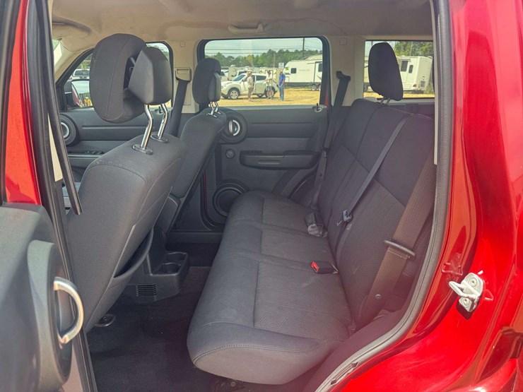 2011-dodge-nitro-image-17