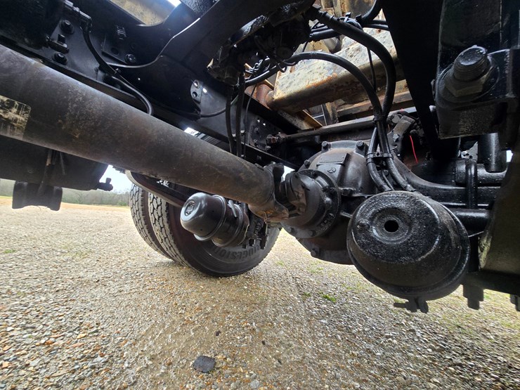 2012-freightliner-m2-106-image-91