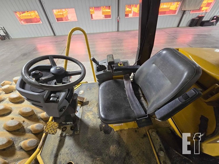 2012-caterpillar-cp56-image-17