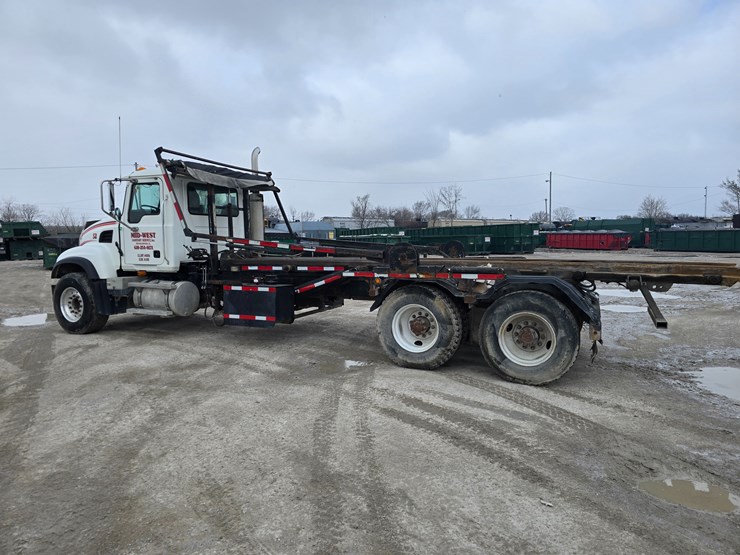 #22589-•-2006-mack-cv713-granite-roll-off-garbage-truck-image-7