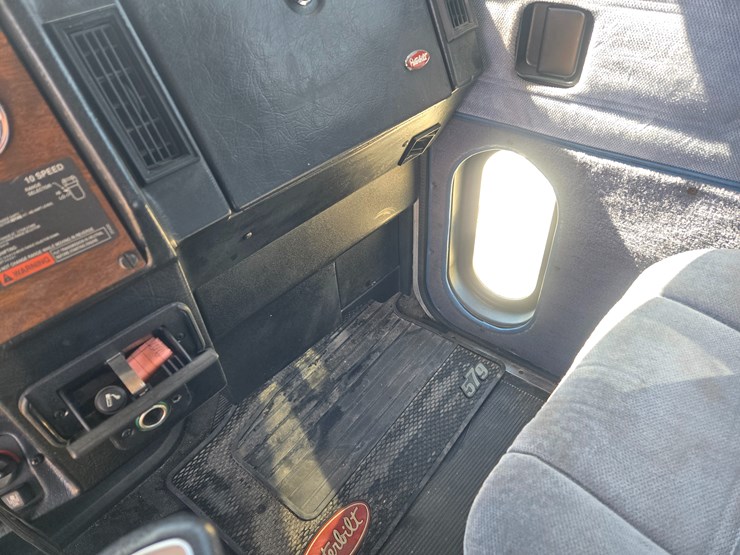 1996-peterbilt-377-image-60