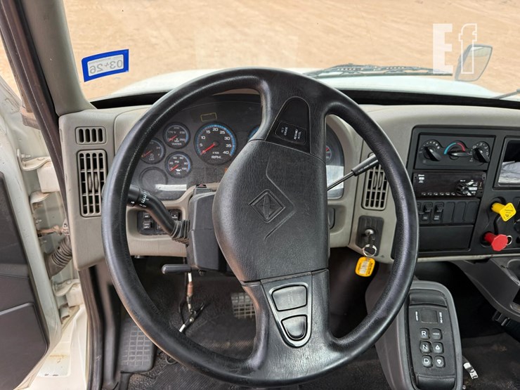 2016-international-durastar-4400-image-13