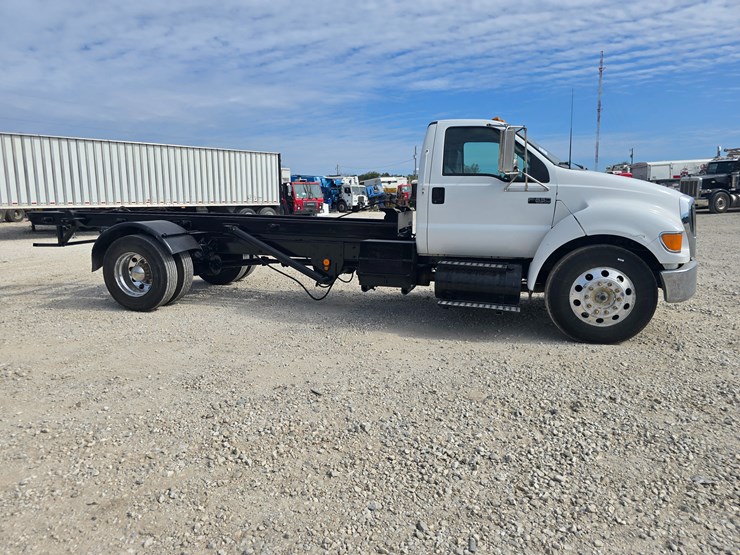 2004-ford-f650-image-32