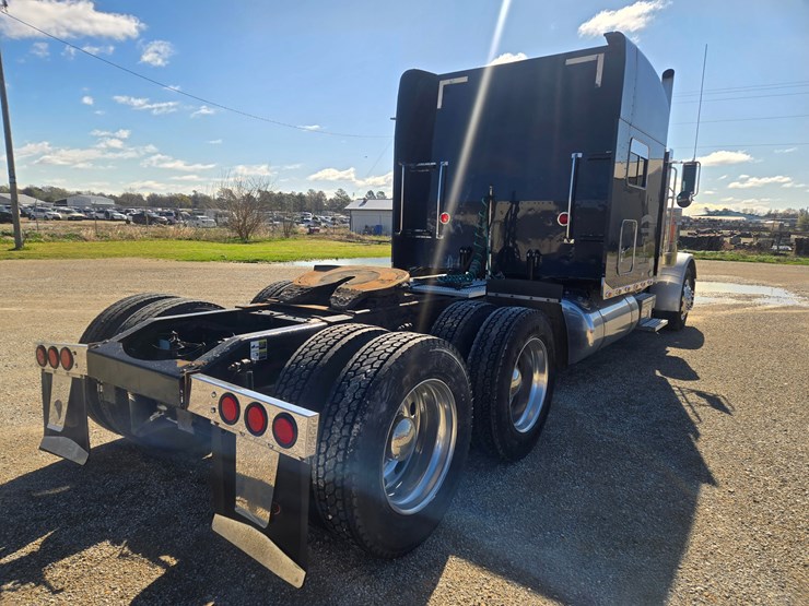 2005-peterbilt-379-image-18