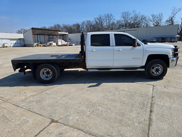 2015-chevrolet-silverado-3500-image-12