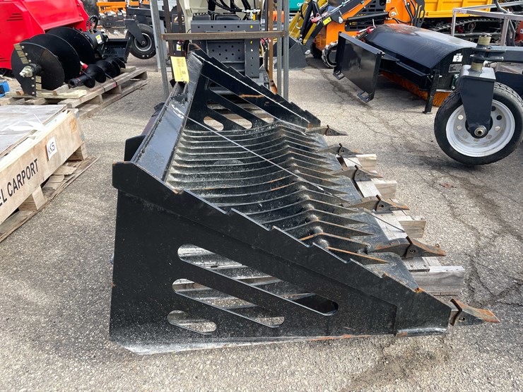 #7054-•-unused-heavy-duty-68"-skid-steer-rock-bucket-(o9)-image-3
