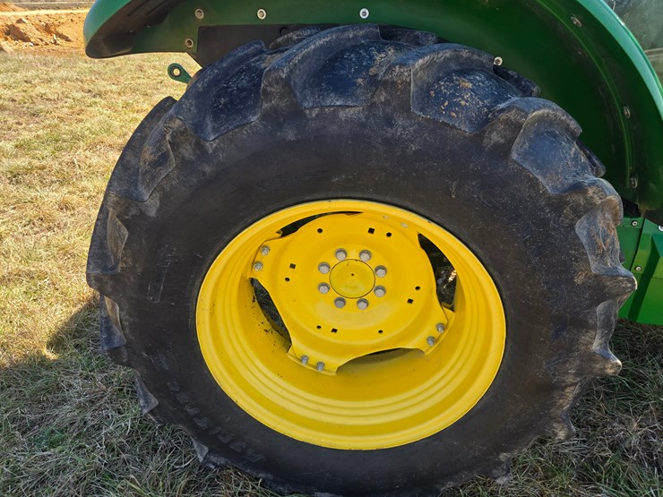 2019-john-deere-5100e-image-54