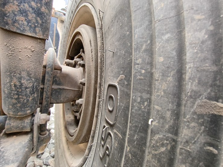 2009-freightliner-cascadia-125-image-113