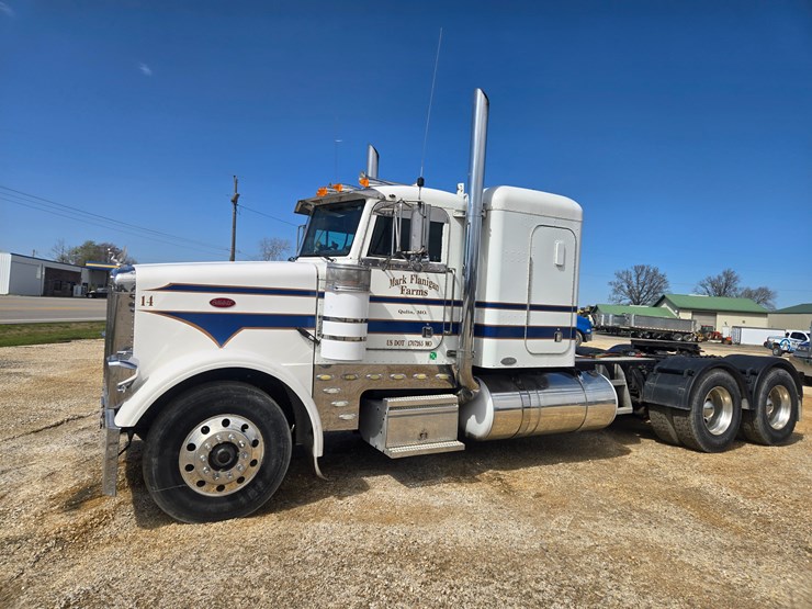 1996-peterbilt-377-image-5