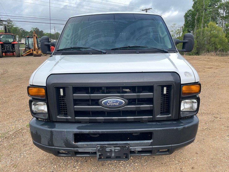 2011-ford-cargo-image-5