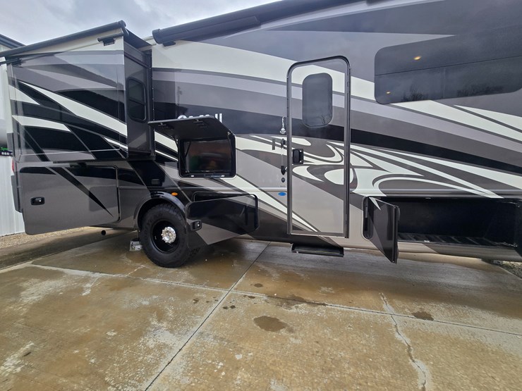 2020-ford-f550-image-126