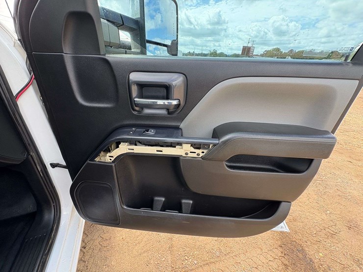 2019-chevrolet-2500-image-22