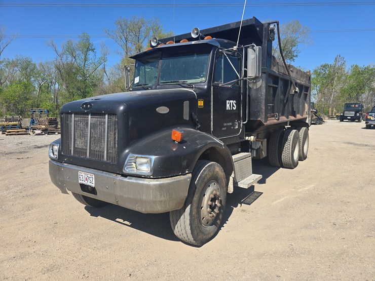 2000-peterbilt-330-image-1