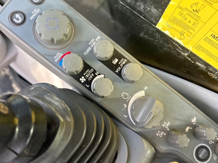 2019-deere-345g-lc-image-42