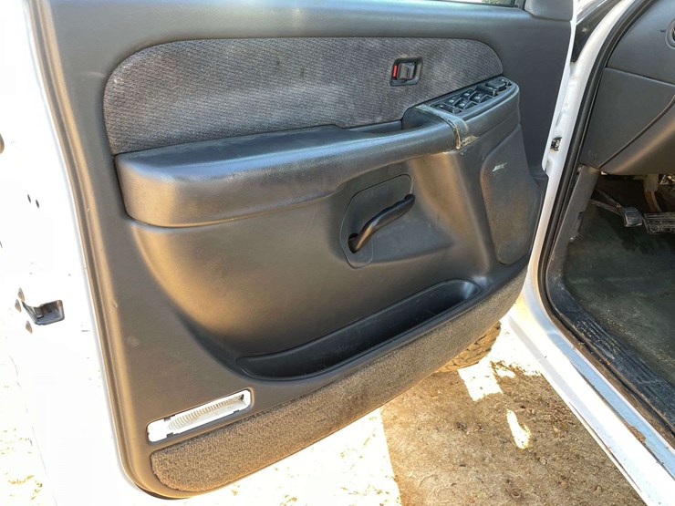 2003-gmc-sierra-2500-image-9