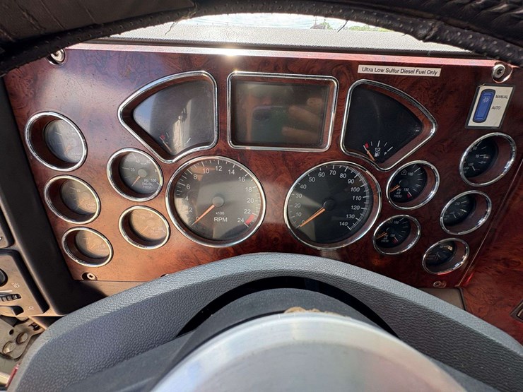 2013-mack-pinnacle-cxu613-image-14