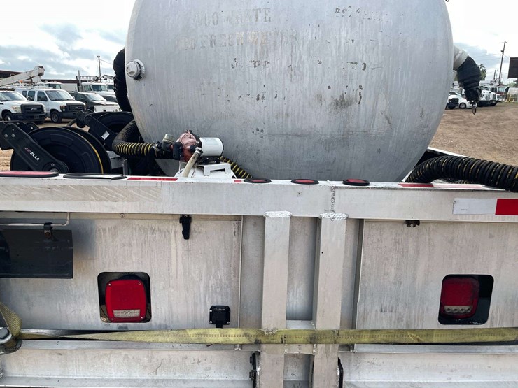 2017-ford-f550-xl-image-15