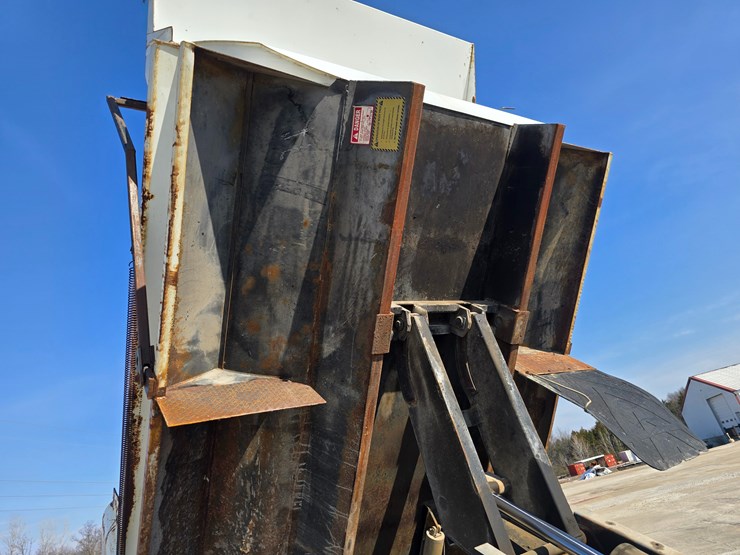 #22520-•-2002-gmc-c7500-dump-truck-image-59