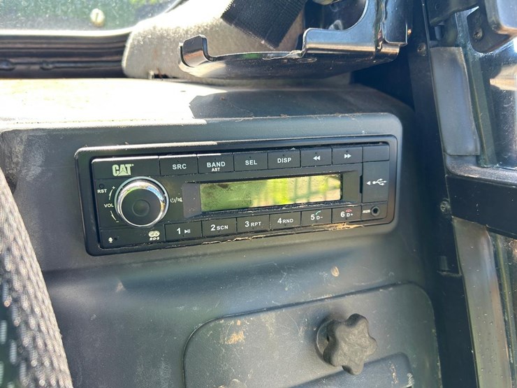 2023-caterpillar-299d3-xe-image-28