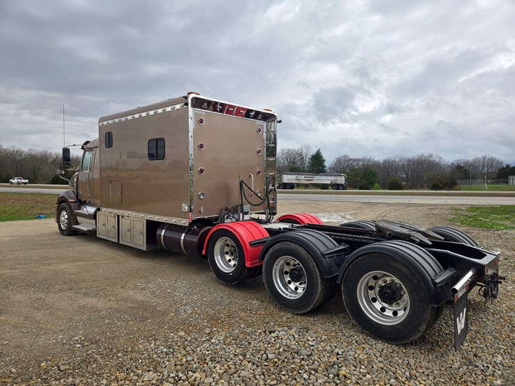 2017-western-star-5700xe-image-15