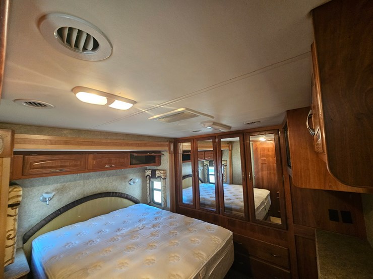 #22198-•-2007-georgie-boy-landau-motorhome-image-77