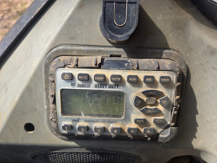 2010-bobcat-t650-image-39