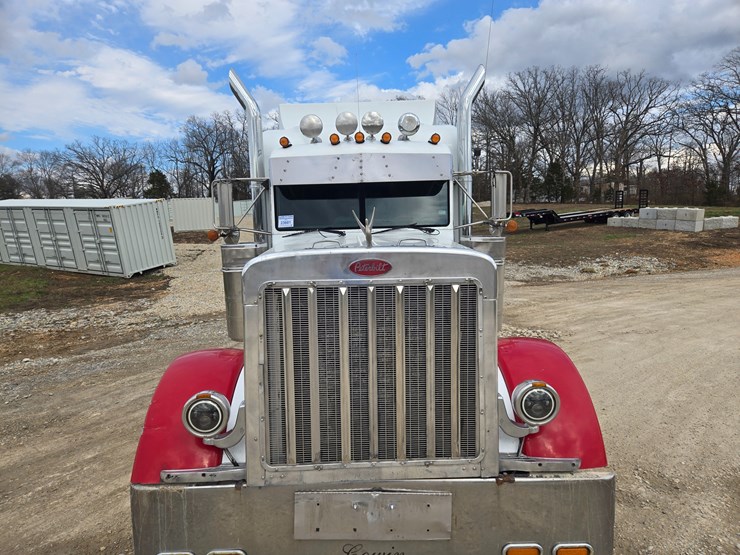 2000-peterbilt-379-image-29