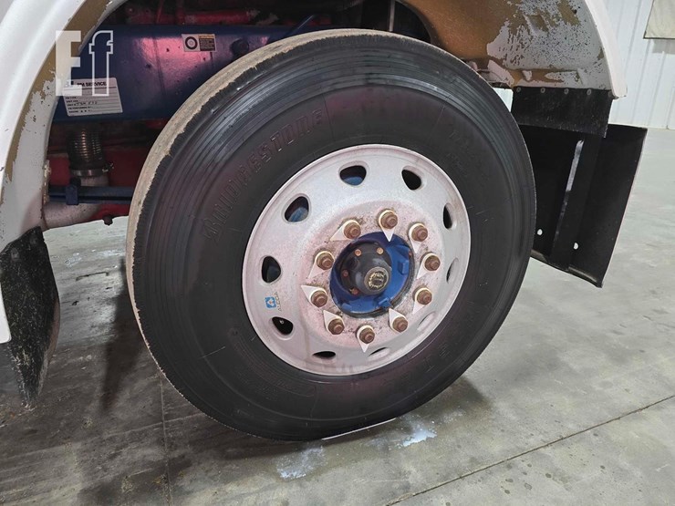 2009-peterbilt-367-image-22