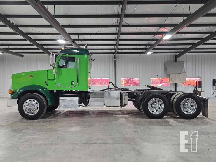 2021-peterbilt-367-image-5