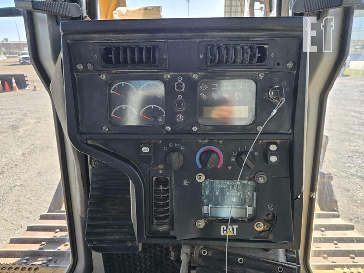 2006-caterpillar-d6r-xl-iii-image-12