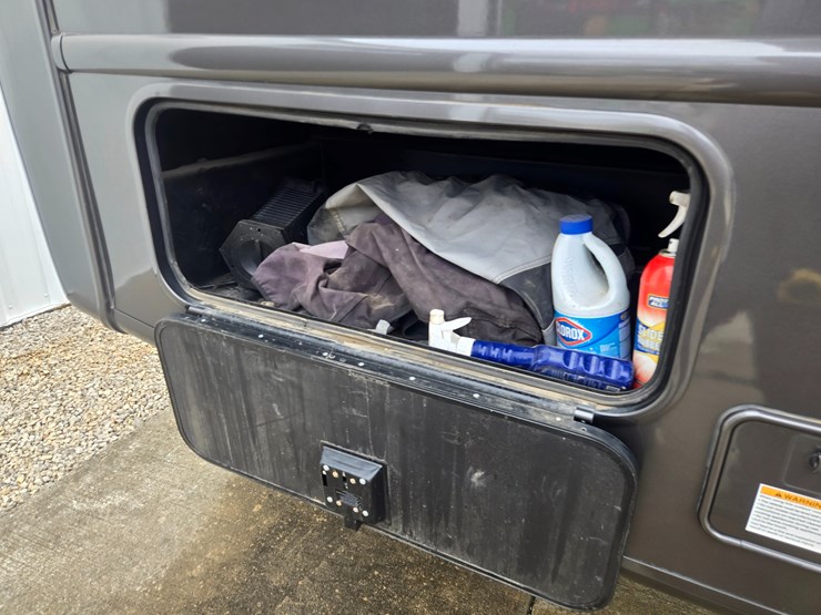 2020-ford-f550-image-100