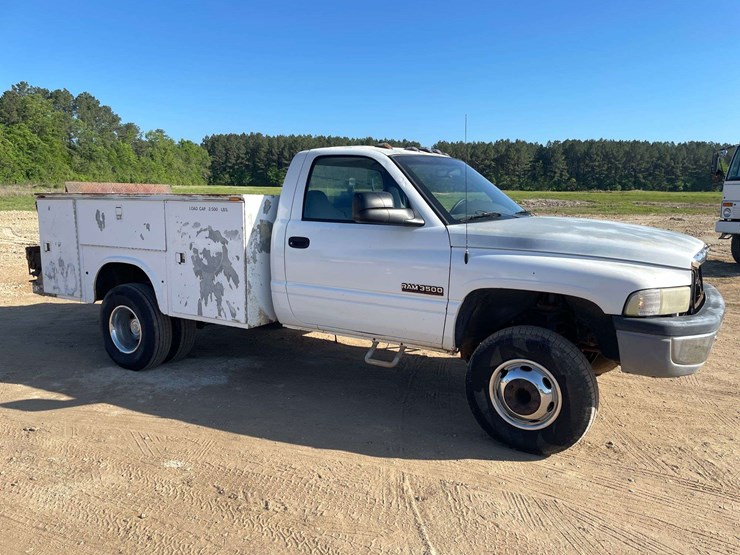 2001-dodge-ram-3500-image-4