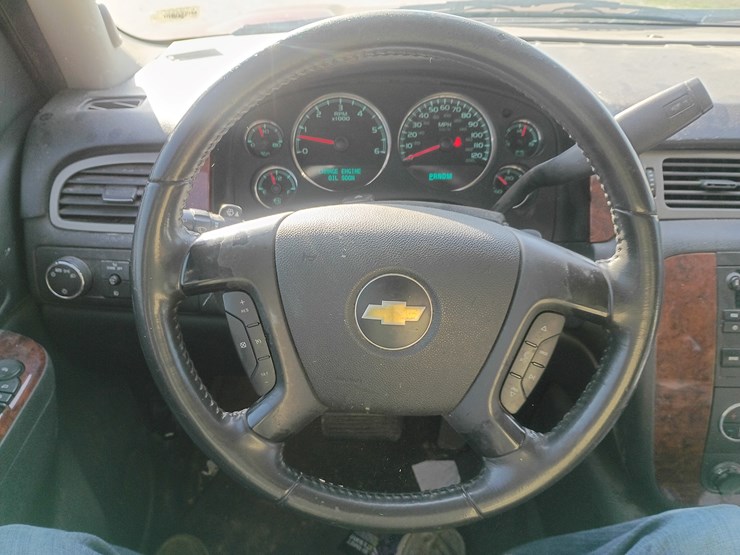 2010-chevrolet-tahoe-image-46