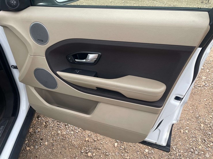 2013-land-rover-range-rover-image-17