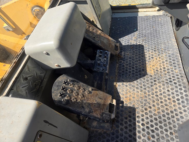 2004-deere-755c-image-52