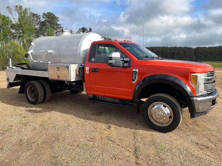 2017-ford-f550-xl-image-4