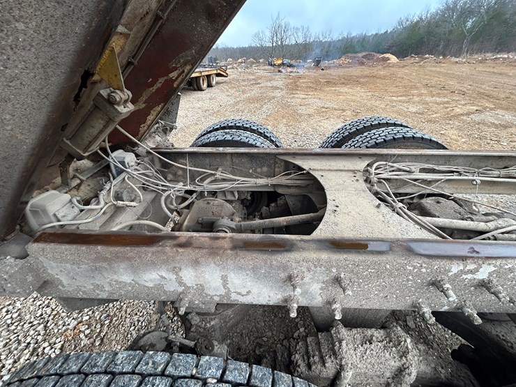 2001-mack-rd688s-image-77