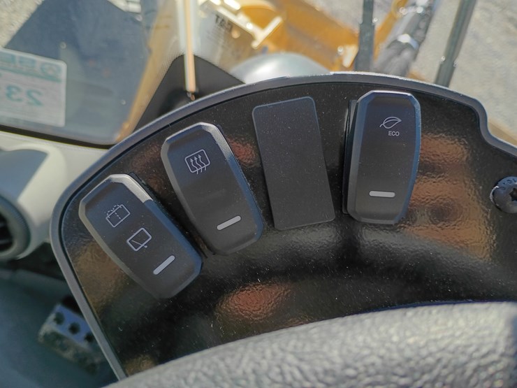 2023-caterpillar-910-image-36